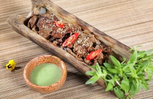 đặc sản gia lai - bò nướng ống tre