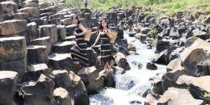 suoi da co lang van ve dep doc la sau con duong mon 05 1659537802